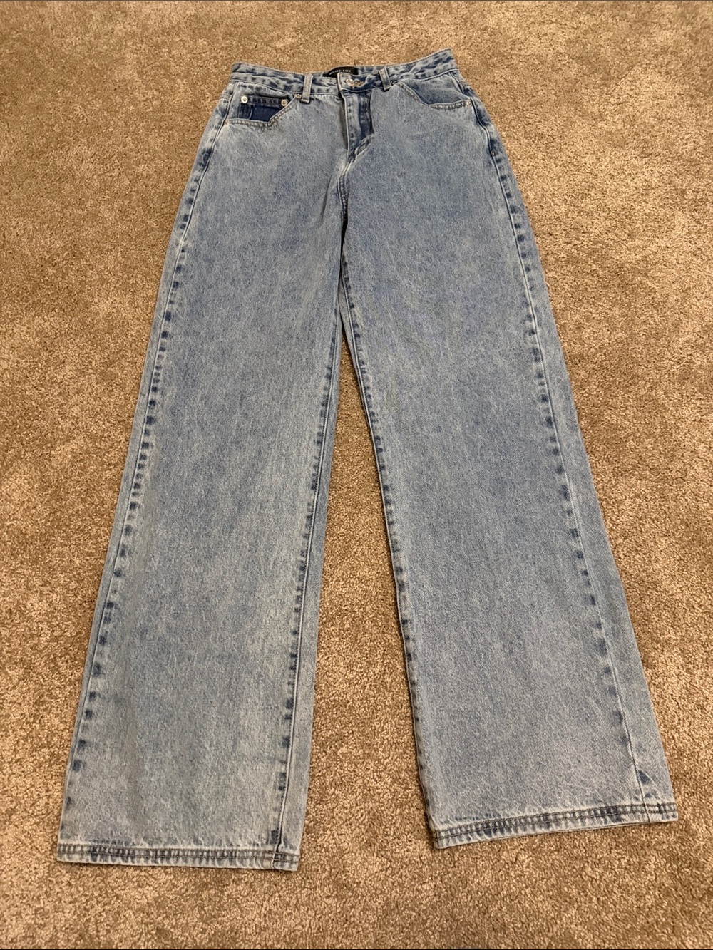 White Fox Boutique Washed Blue High-Rise Straight Jeans - Large - Picture 4 of 9